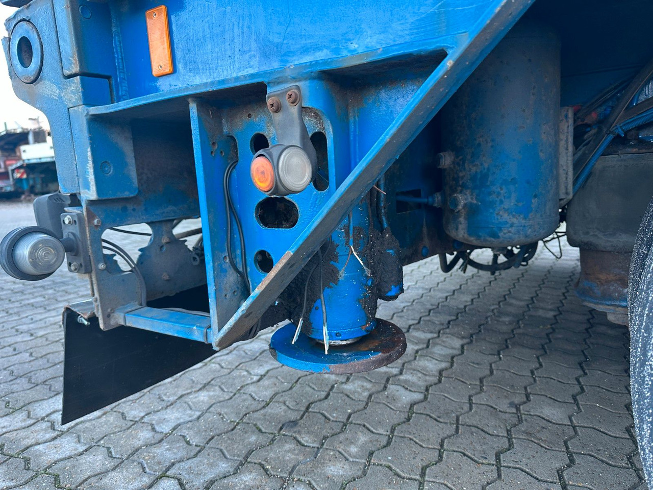 Goldhofer 4 achs tieflader / rampen /  4 x zwangsgelenkt - Puspiekabe zema profila platforma: foto 3 Goldhofer 4 achs tieflader / rampen /  4 x zwangsgelenkt - Puspiekabe zema profila platforma: foto 3