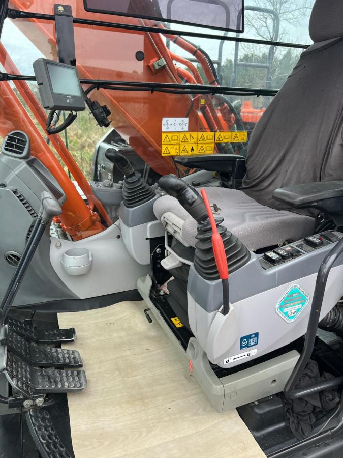 Hitachi ZX210LC 6 - Kāpurķēžu ekskavators: foto 5 Hitachi ZX210LC 6 - Kāpurķēžu ekskavators: foto 5