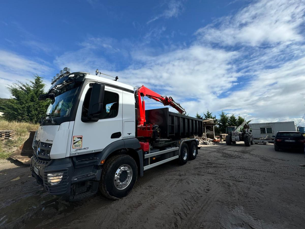 Mercedes Arocs 2640 - Pacēlājs ar āķi: foto 1 Mercedes Arocs 2640 - Pacēlājs ar āķi: foto 1