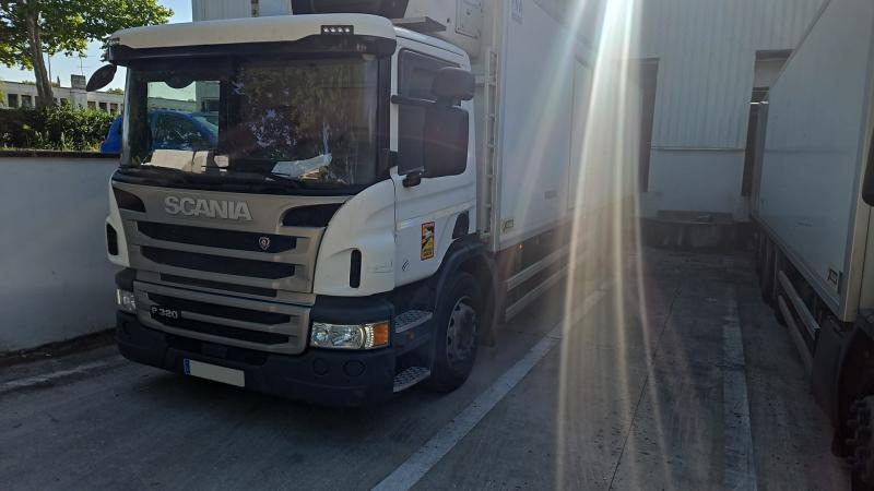 Scania P 320 - Kravas automašīna refrižerators: foto 1 Scania P 320 - Kravas automašīna refrižerators: foto 1
