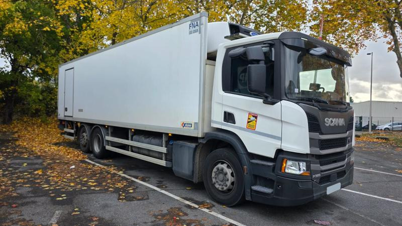 Scania P 320 - Kravas automašīna refrižerators: foto 1 Scania P 320 - Kravas automašīna refrižerators: foto 1