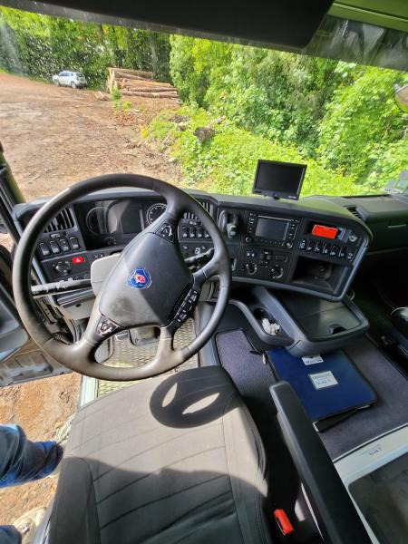 Kokvedējs, Kravas auto ar manipulatoru Scania R R 580: foto 10