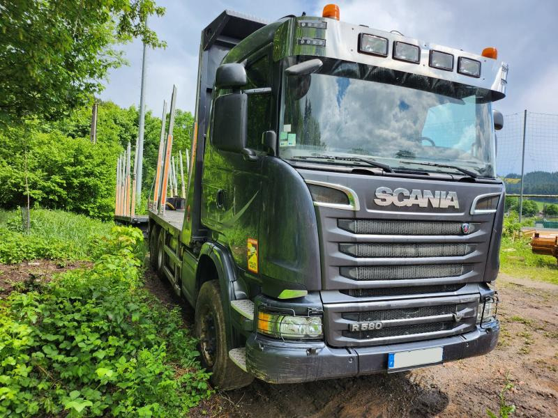 Scania R R 580 - Kokvedējs, Kravas auto ar manipulatoru: foto 1 Scania R R 580 - Kokvedējs, Kravas auto ar manipulatoru: foto 1