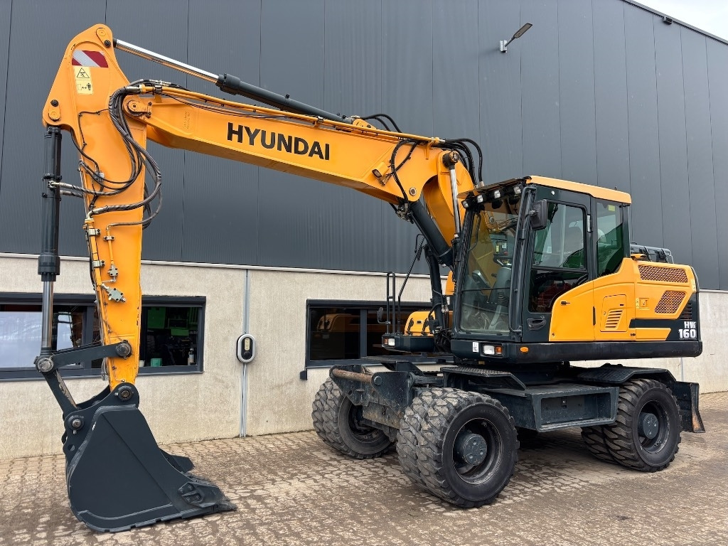Hyundai HW 160 - HW160 - HW 180 - Riteņu ekskavators: foto 1 Hyundai HW 160 - HW160 - HW 180 - Riteņu ekskavators: foto 1