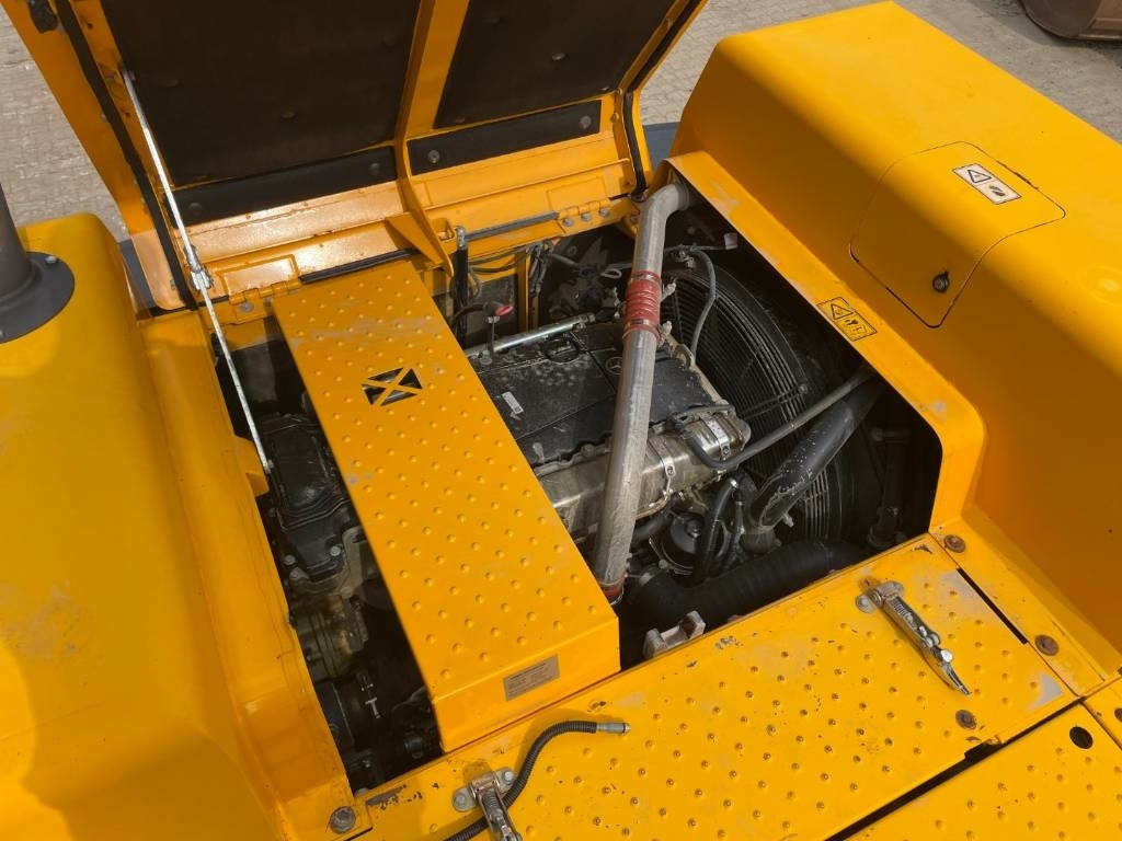 Kāpurķēžu ekskavators JCB JS300LC -- JS 300 LC: foto 33