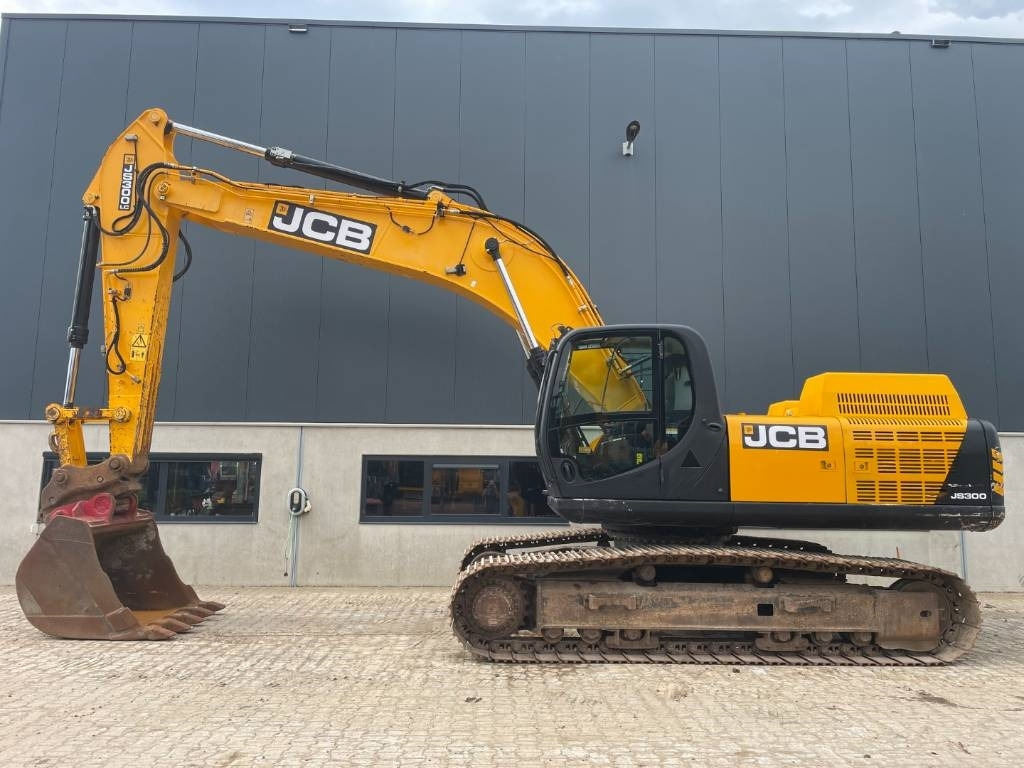 JCB JS300LC -- JS 300 LC - Kāpurķēžu ekskavators: foto 2 JCB JS300LC -- JS 300 LC - Kāpurķēžu ekskavators: foto 2