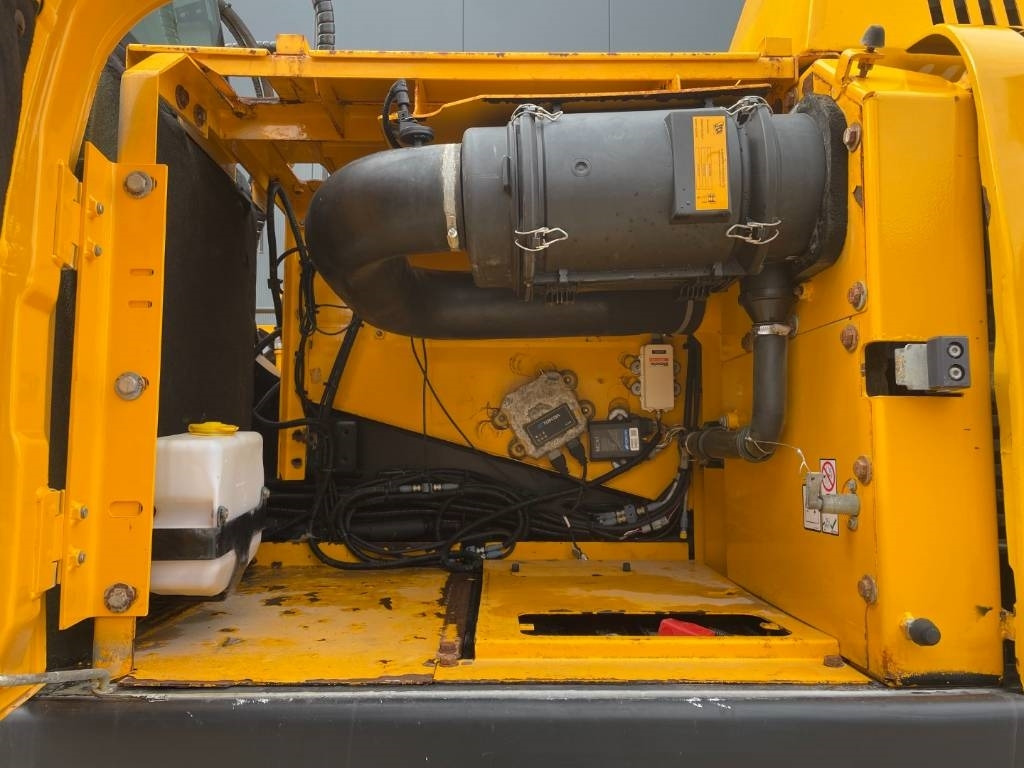 Kāpurķēžu ekskavators JCB JS300LC -- JS 300 LC: foto 39