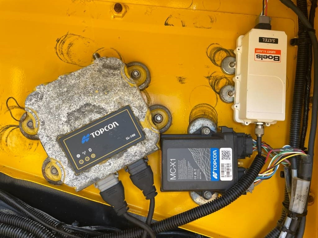 Kāpurķēžu ekskavators JCB JS300LC -- JS 300 LC: foto 16