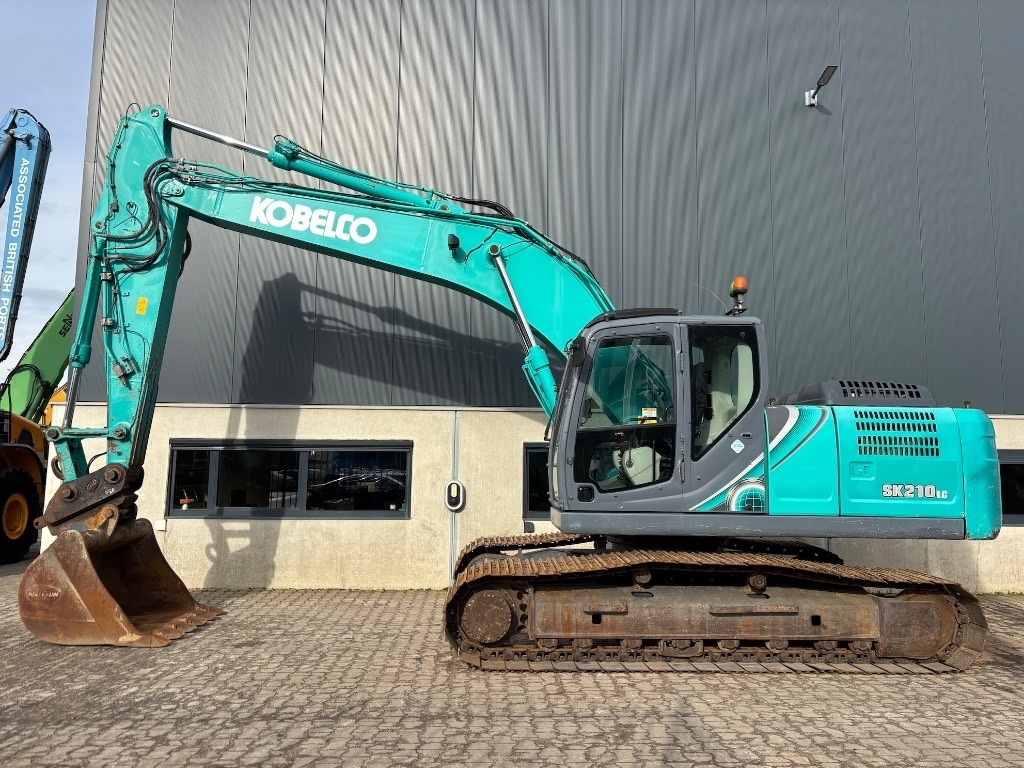 Kobelco SK 210 LC-10 - SK210 - SK 210 - Kāpurķēžu ekskavators: foto 2 Kobelco SK 210 LC-10 - SK210 - SK 210 - Kāpurķēžu ekskavators: foto 2