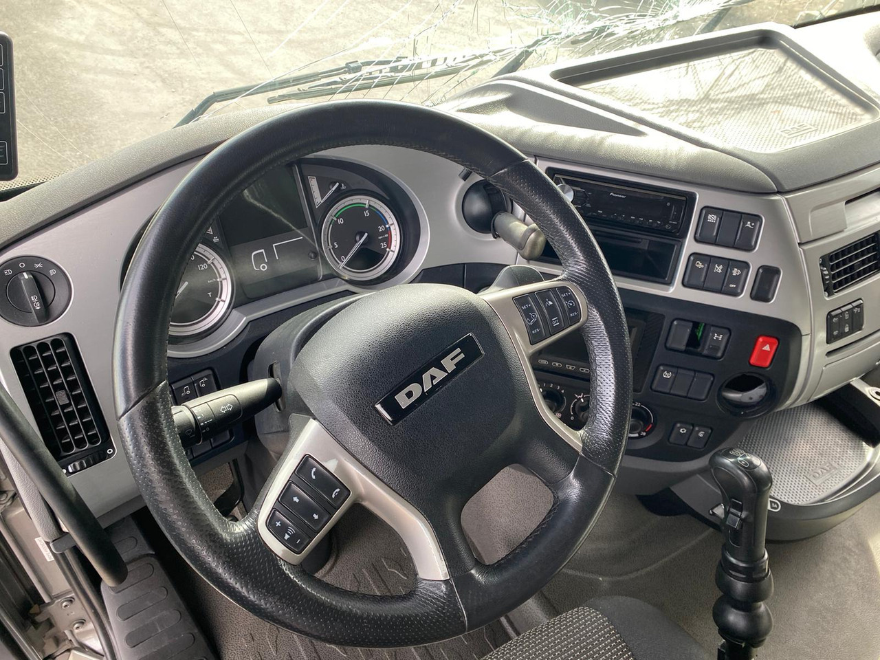 DAF XF 510 Super Space Cab - Vilcējs: foto 5 DAF XF 510 Super Space Cab - Vilcējs: foto 5