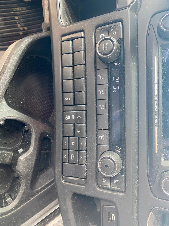 Vilcējs SCANIA R450: foto 16
