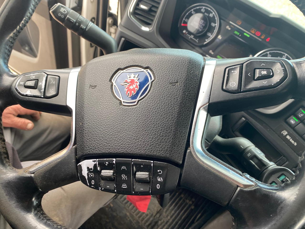 Vilcējs SCANIA R450: foto 18