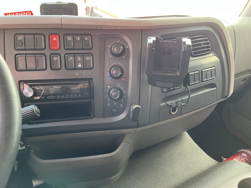 DAF LF 210 FA / 12 Ton / 344 dkm / Koffer / LBW / NL LKW - Kravas automašīna ar slēgto virsbūvi: foto 4 DAF LF 210 FA / 12 Ton / 344 dkm / Koffer / LBW / NL LKW - Kravas automašīna ar slēgto virsbūvi: foto 4