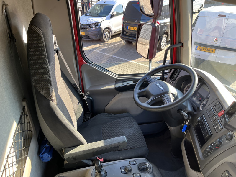 DAF LF 210 FA / 12 Ton / 394 dkm / Box / Loadlift / NL Truck - Kravas automašīna ar slēgto virsbūvi: foto 3 DAF LF 210 FA / 12 Ton / 394 dkm / Box / Loadlift / NL Truck - Kravas automašīna ar slēgto virsbūvi: foto 3