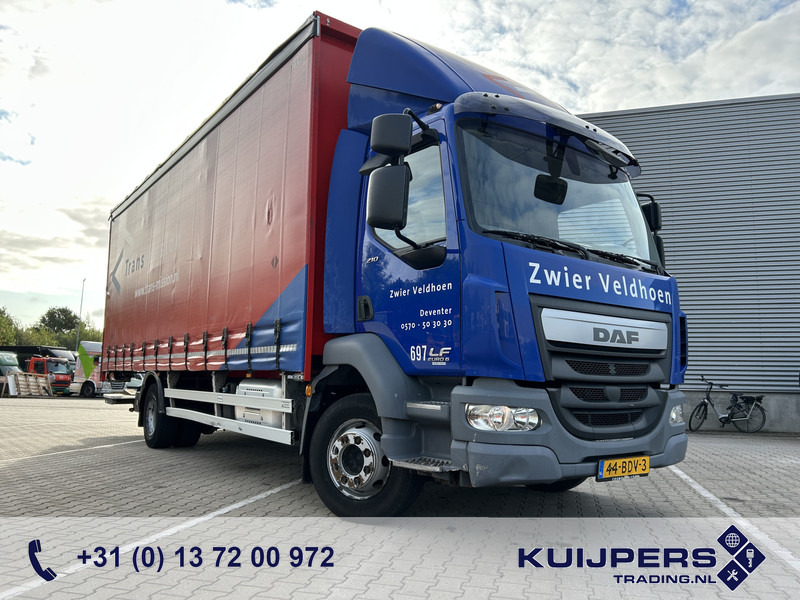 DAF LF 210 FA / 12 Ton / 466 dkm / Curtainside / Loadlift / APK TUV 05-26 - Kravas automašīna ar tentu: foto 1 DAF LF 210 FA / 12 Ton / 466 dkm / Curtainside / Loadlift / APK TUV 05-26 - Kravas automašīna ar tentu: foto 1