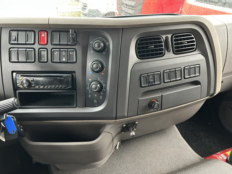 DAF LF 210 FA / 12 Ton / 471 dkm / Curtainside / Loadlift / APK TUV 06-26 - Kravas automašīna ar tentu: foto 5 DAF LF 210 FA / 12 Ton / 471 dkm / Curtainside / Loadlift / APK TUV 06-26 - Kravas automašīna ar tentu: foto 5