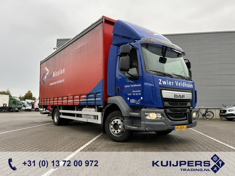 DAF LF 210 FA / 12 Ton / 471 dkm / Curtainside / Loadlift / APK TUV 06-26 - Kravas automašīna ar tentu: foto 1 DAF LF 210 FA / 12 Ton / 471 dkm / Curtainside / Loadlift / APK TUV 06-26 - Kravas automašīna ar tentu: foto 1