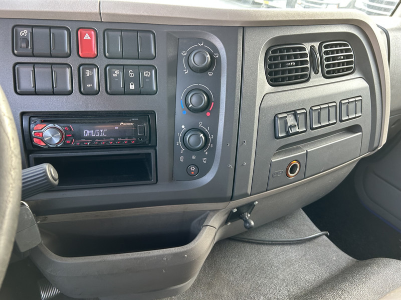 DAF LF 210 FA / 12 Ton / 557 dlm / Curtainside / Loadlift / APK TUV 05-26 - Kravas automašīna ar tentu: foto 5 DAF LF 210 FA / 12 Ton / 557 dlm / Curtainside / Loadlift / APK TUV 05-26 - Kravas automašīna ar tentu: foto 5