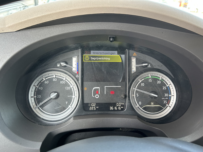 DAF LF 210 FA / 361 dkm / Curtainside / Loadlift / NL Truck - Kravas automašīna ar tentu: foto 4 DAF LF 210 FA / 361 dkm / Curtainside / Loadlift / NL Truck - Kravas automašīna ar tentu: foto 4