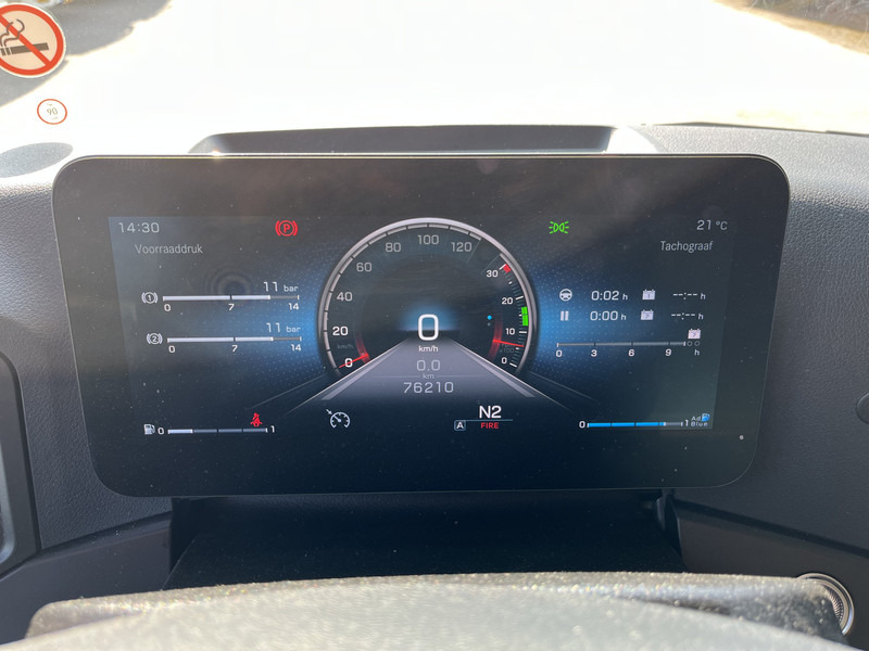 Mercedes-Benz Actros 2124 / 2023 / 18 Ton / Box / Laadklep - Kravas automašīna ar slēgto virsbūvi: foto 4 Mercedes-Benz Actros 2124 / 2023 / 18 Ton / Box / Laadklep - Kravas automašīna ar slēgto virsbūvi: foto 4