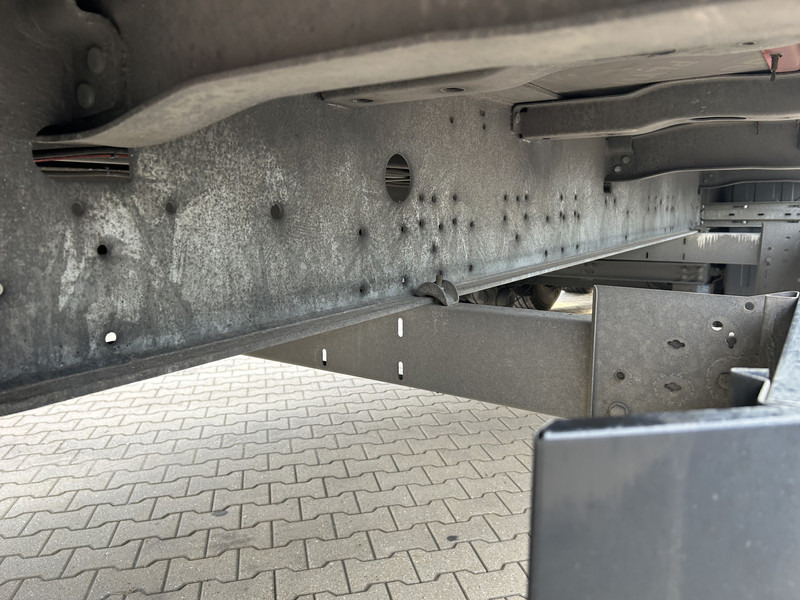 Schmitz Cargobull SCB S3B / Box Trailer / 2x Liftas / APK TUV 09-26 - Puspiekabe slēgtā virsbūve: foto 5 Schmitz Cargobull SCB S3B / Box Trailer / 2x Liftas / APK TUV 09-26 - Puspiekabe slēgtā virsbūve: foto 5