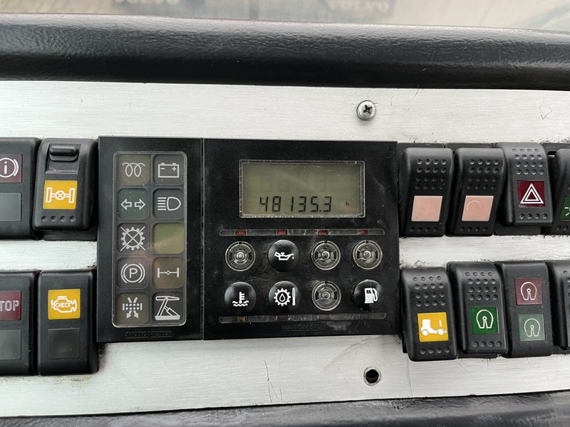 Terberg YT 182 / Cummins - Allison / 2007 / Terminal Tractor - Vilcējs: foto 4 Terberg YT 182 / Cummins - Allison / 2007 / Terminal Tractor - Vilcējs: foto 4