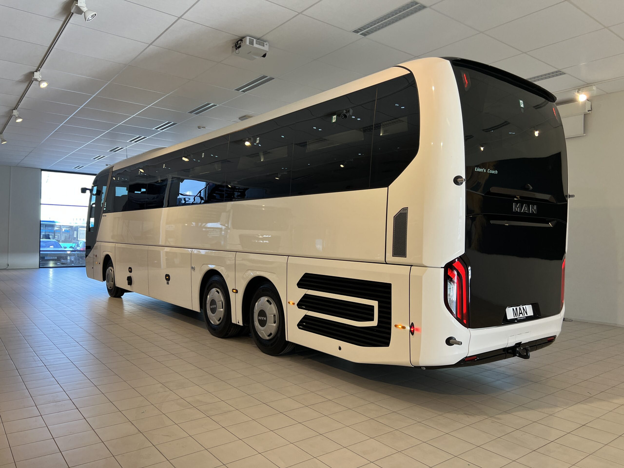 MAN Lions Coach R09 Euro 6E (Dark Edition) - Starppilsētu autobuss: foto 5 MAN Lions Coach R09 Euro 6E (Dark Edition) - Starppilsētu autobuss: foto 5