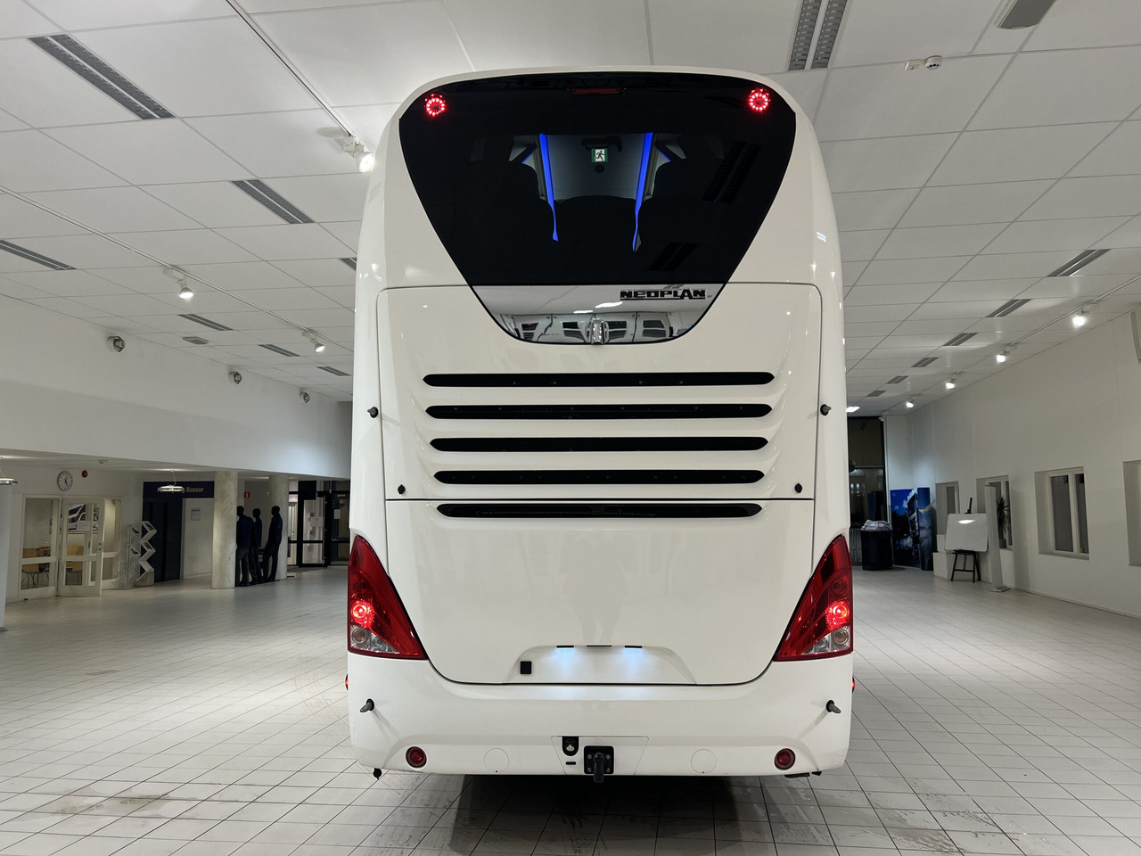 NEOPLAN SKYLINER P06 Euro 6E V.I.P / Exclusive Class (Dark Edition) - Starppilsētu autobuss: foto 5 NEOPLAN SKYLINER P06 Euro 6E V.I.P / Exclusive Class (Dark Edition) - Starppilsētu autobuss: foto 5
