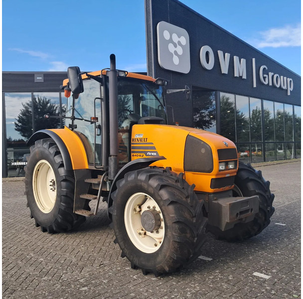 Renault ARES 640 RZ ARES 640 RZ - Traktors: foto 1 Renault ARES 640 RZ ARES 640 RZ - Traktors: foto 1