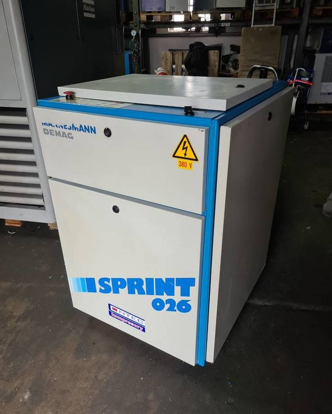 Kompresor śrubowy Demag Sprint 026, 15 kw - Gaisa kompresors: foto 1 Kompresor śrubowy Demag Sprint 026, 15 kw - Gaisa kompresors: foto 1