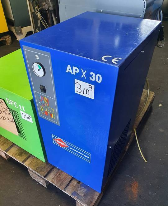 OSUSZACZ ZIĘBNICZY AIRPRESS APX 30, 3m3/min - Gaisa kompresors: foto 1 OSUSZACZ ZIĘBNICZY AIRPRESS APX 30, 3m3/min - Gaisa kompresors: foto 1
