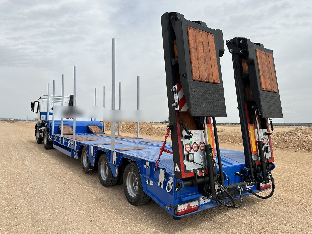 GVN Trailer 3 AXLE LOWBED - Piekabe zema profila platforma: foto 1 GVN Trailer 3 AXLE LOWBED - Piekabe zema profila platforma: foto 1