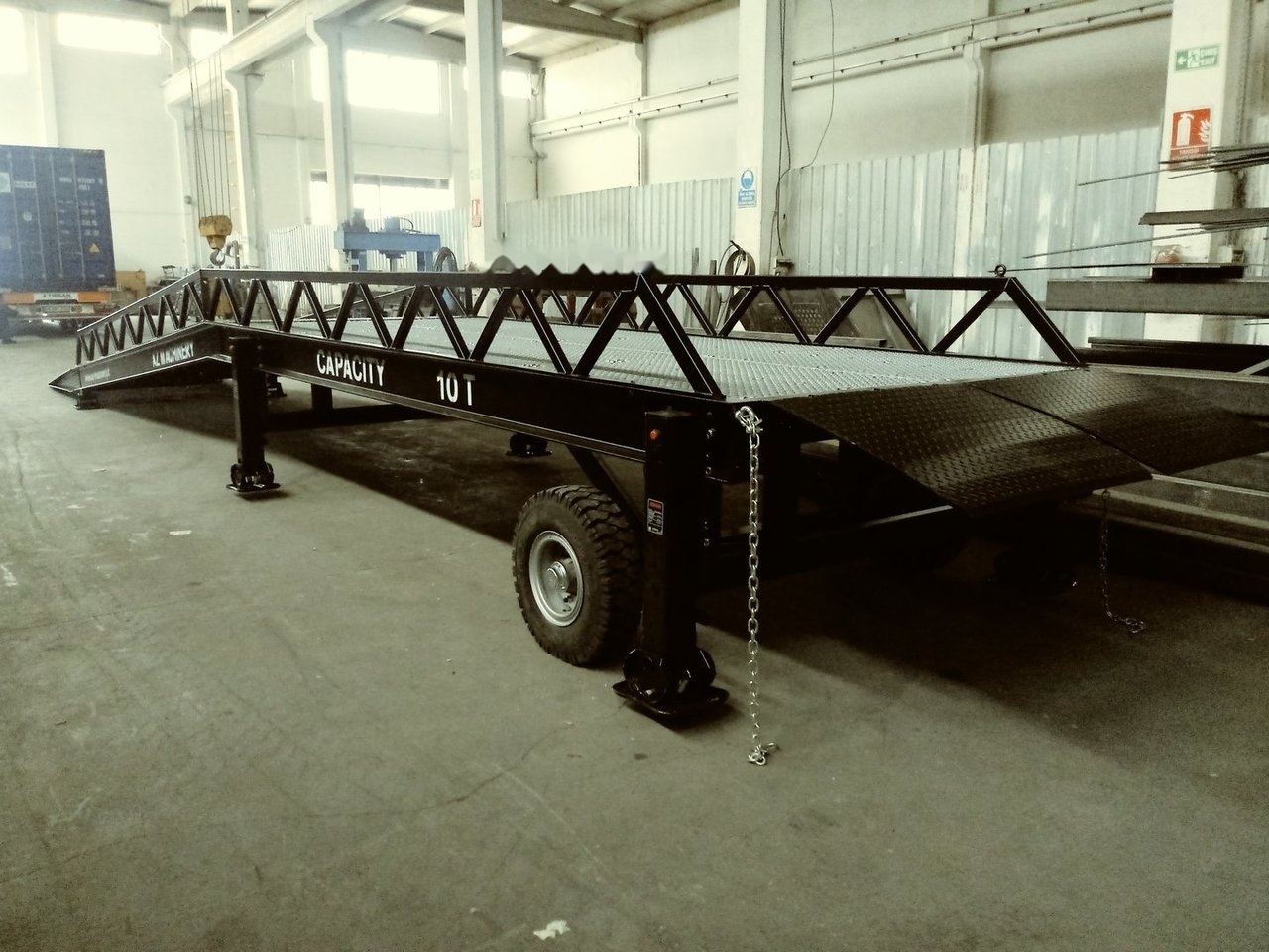 AZ RAMP STAR-10-XL mobile loading ramp - Iekraušanas rampa: foto 2 AZ RAMP STAR-10-XL mobile loading ramp - Iekraušanas rampa: foto 2
