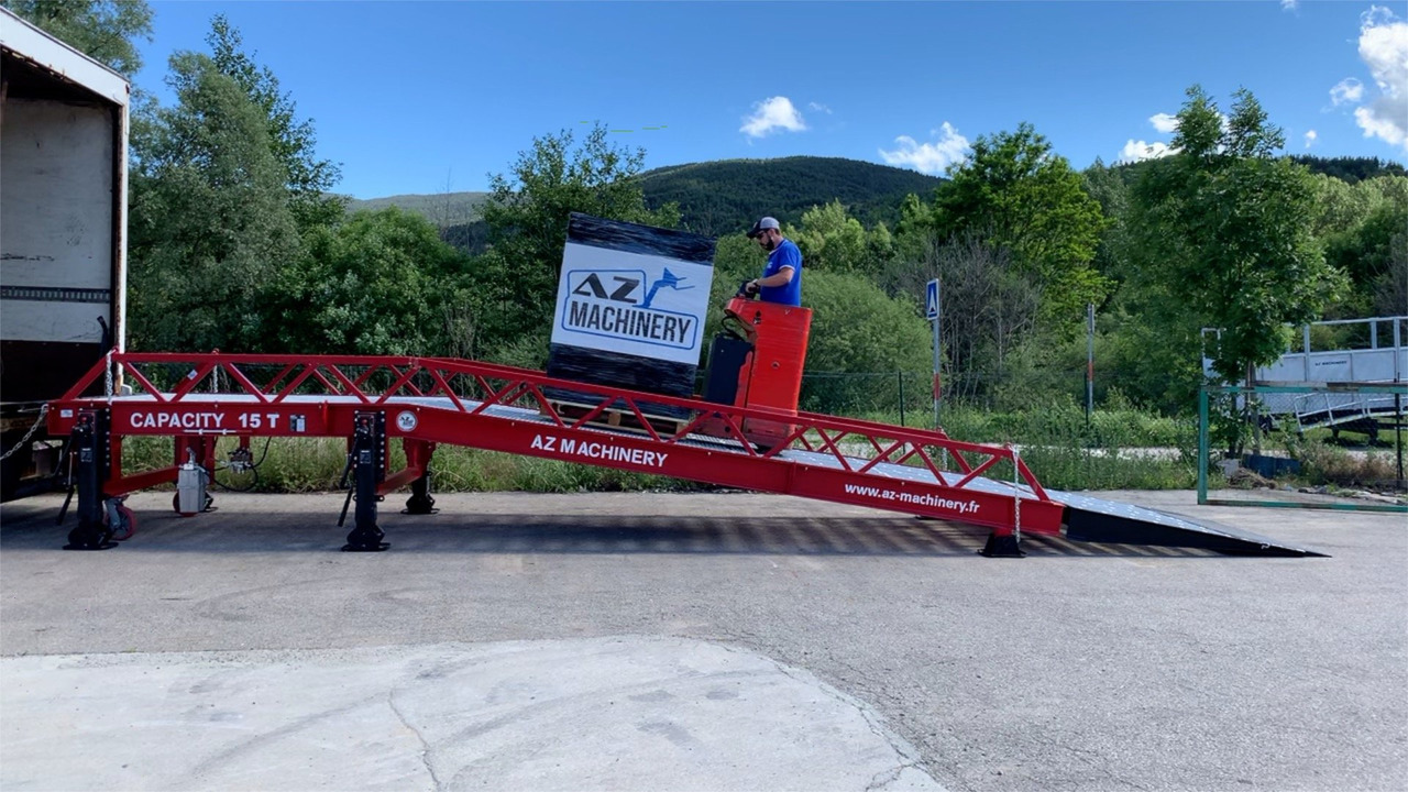 Loading Ramp with with electric tilting bridge - AZ RAMP - STAR- 10T-ZR-E. 10 ton capacity - Iekraušanas rampa: foto 4 Loading Ramp with with electric tilting bridge - AZ RAMP - STAR- 10T-ZR-E. 10 ton capacity - Iekraušanas rampa: foto 4