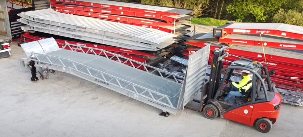 Loading Ramp with with hydraulic tilting bridge - AZ RAMP - STAR- 12T FULL GALVA - Iekraušanas rampa: foto 3 Loading Ramp with with hydraulic tilting bridge - AZ RAMP - STAR- 12T FULL GALVA - Iekraušanas rampa: foto 3