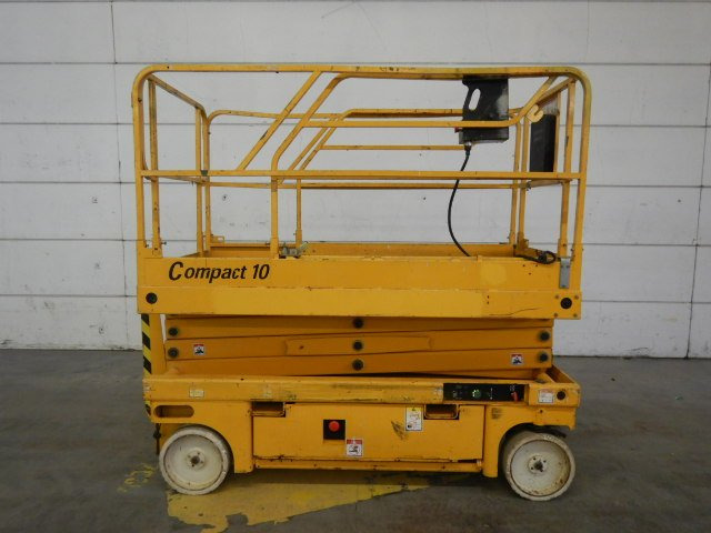 Used Electric scissor Lift Haulotte Compact 10 - Šķērveida pacēlājs: foto 2 Used Electric scissor Lift Haulotte Compact 10 - Šķērveida pacēlājs: foto 2