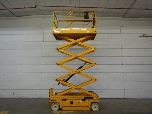 Used Electric scissor Lift Haulotte Compact 10 - Šķērveida pacēlājs: foto 3 Used Electric scissor Lift Haulotte Compact 10 - Šķērveida pacēlājs: foto 3