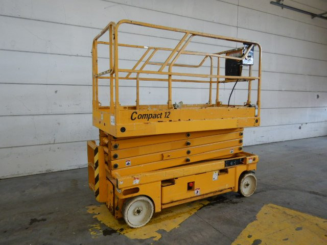 Used Electric scissor Lift Haulotte Compact 12 - Šķērveida pacēlājs: foto 3 Used Electric scissor Lift Haulotte Compact 12 - Šķērveida pacēlājs: foto 3