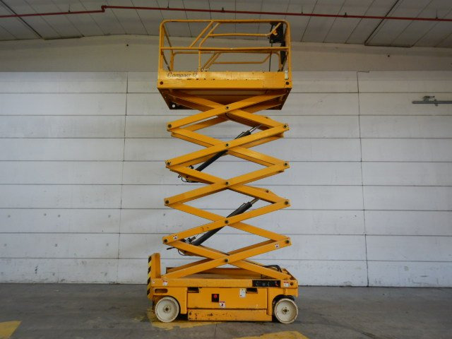 Used Electric scissor Lift Haulotte Compact 12 - Šķērveida pacēlājs: foto 4 Used Electric scissor Lift Haulotte Compact 12 - Šķērveida pacēlājs: foto 4