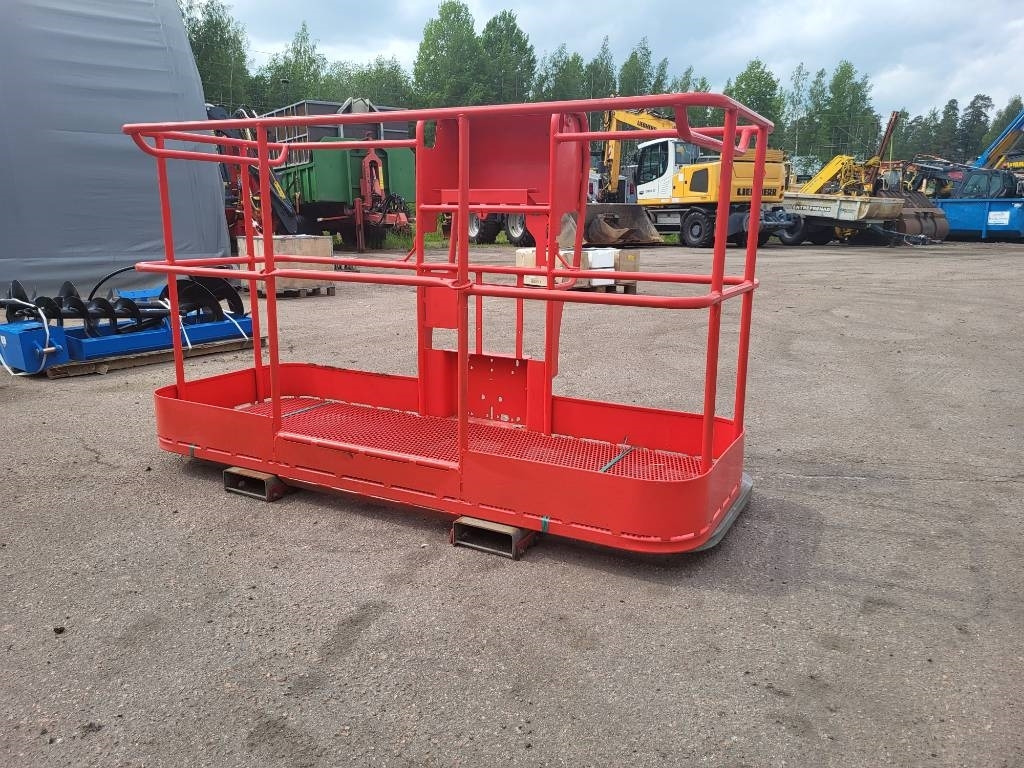 Manitou 200 ATJ kori - Torņa pacēlājs: foto 4 Manitou 200 ATJ kori - Torņa pacēlājs: foto 4