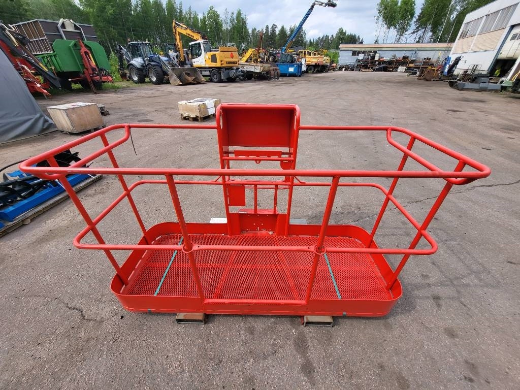 Manitou 200 ATJ kori - Torņa pacēlājs: foto 2 Manitou 200 ATJ kori - Torņa pacēlājs: foto 2