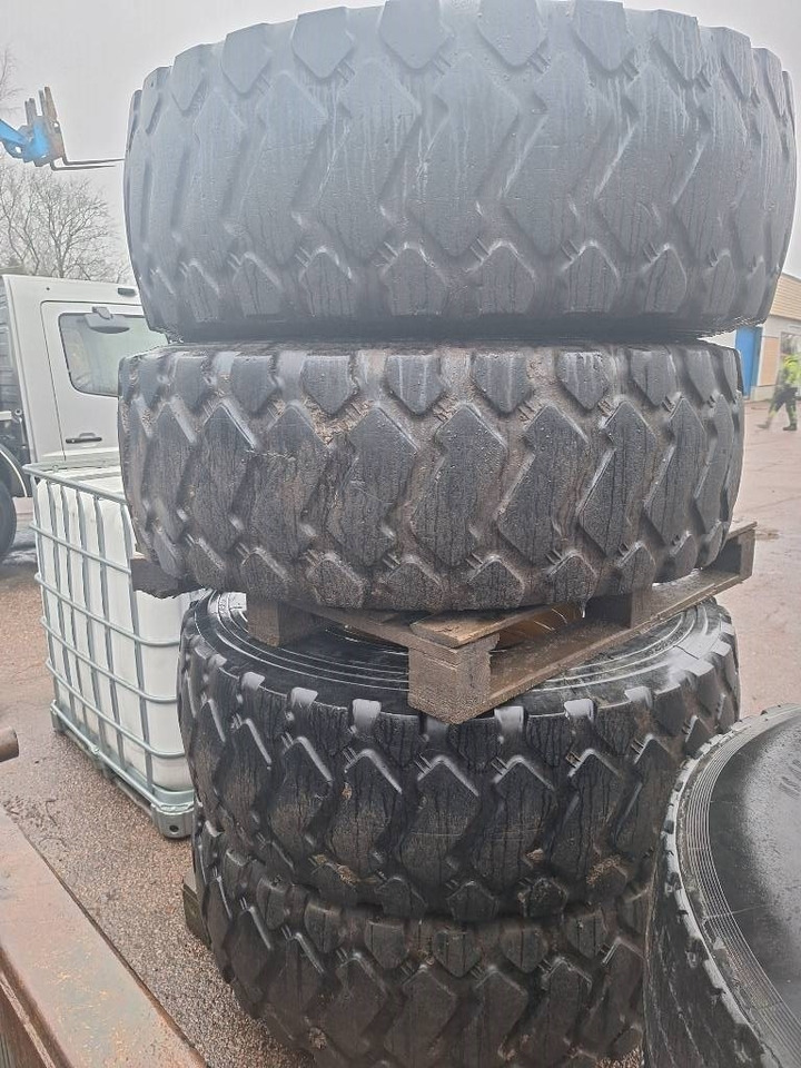 Maxam 17.5R25 4kpl renkaat - Riepa - Celtniecības tehnika: foto 3 Maxam 17.5R25 4kpl renkaat - Riepa - Celtniecības tehnika: foto 3