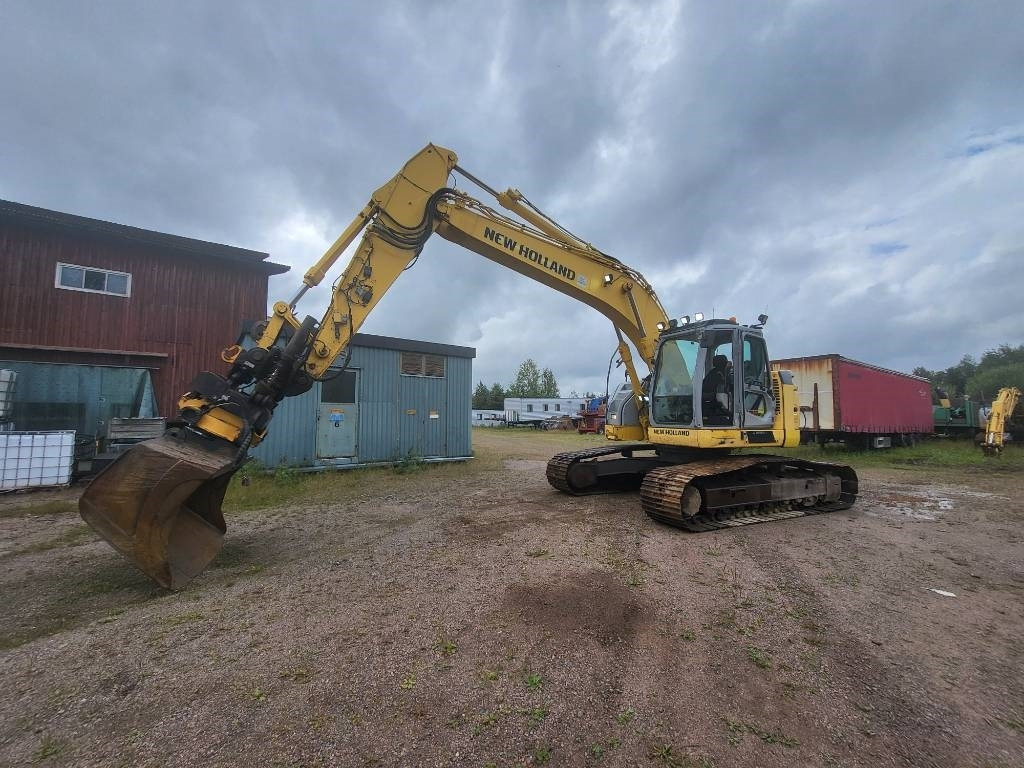 New Holland Kobelco E 235 B SR-2 - Kāpurķēžu ekskavators: foto 1 New Holland Kobelco E 235 B SR-2 - Kāpurķēžu ekskavators: foto 1