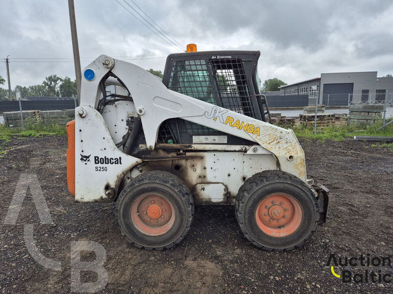 Bobcat S 250 - Kompaktiekrāvējs: foto 3 Bobcat S 250 - Kompaktiekrāvējs: foto 3