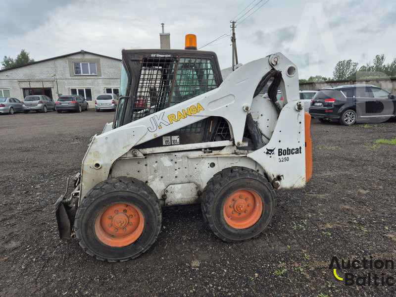 Bobcat S 250 - Kompaktiekrāvējs: foto 4 Bobcat S 250 - Kompaktiekrāvējs: foto 4