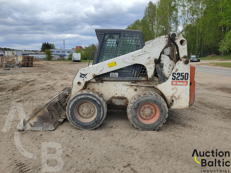Bobcat S 250 - Kompaktiekrāvējs: foto 3 Bobcat S 250 - Kompaktiekrāvējs: foto 3