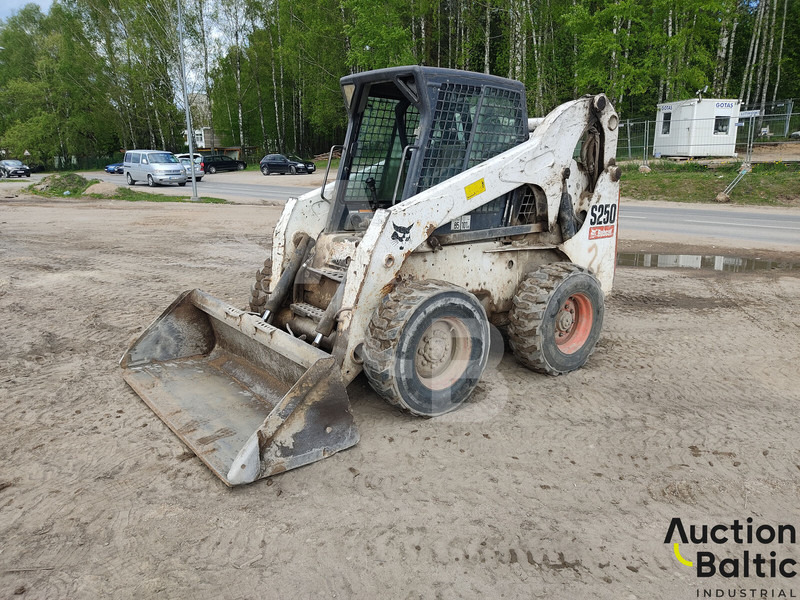 Bobcat S 250 - Kompaktiekrāvējs: foto 2 Bobcat S 250 - Kompaktiekrāvējs: foto 2
