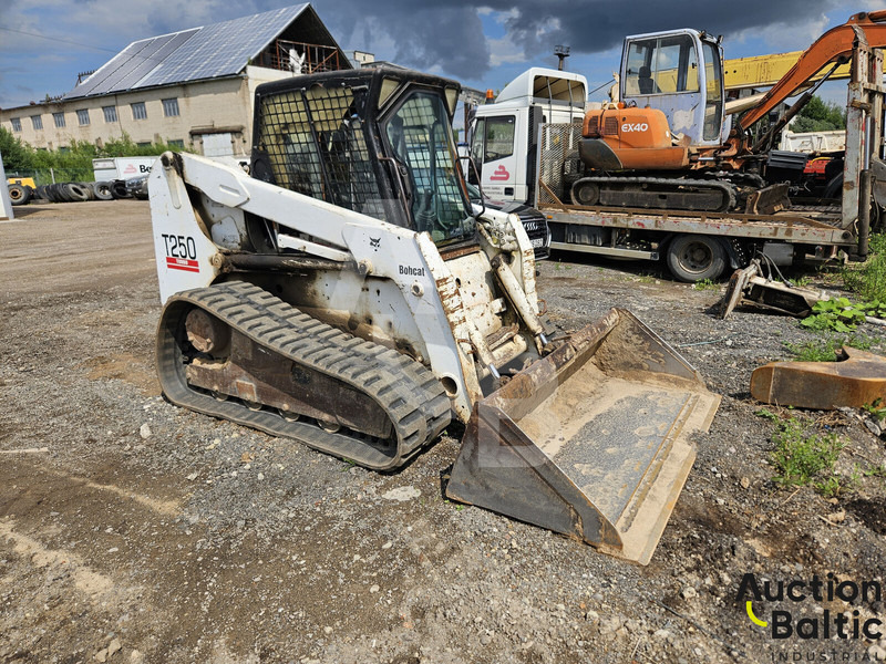 Bobcat T 250 - Kāpurķēžu iekrāvējs: foto 2 Bobcat T 250 - Kāpurķēžu iekrāvējs: foto 2