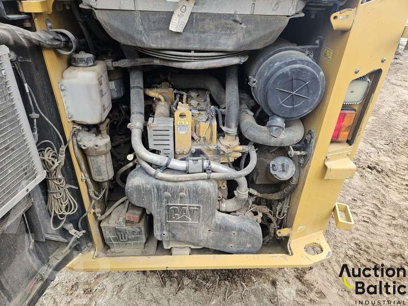 Kompaktiekrāvējs Caterpillar 236 D: foto 19