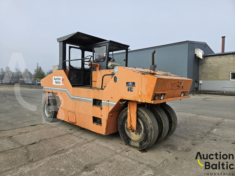 Corinsa CCN 1222 - Pneimatiskais veltnis: foto 1 Corinsa CCN 1222 - Pneimatiskais veltnis: foto 1